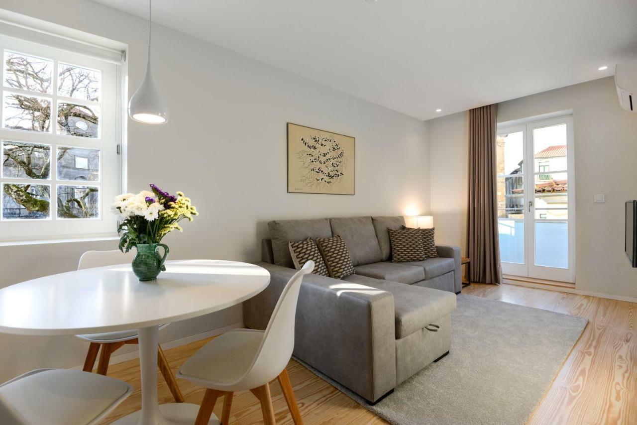 Blue House Porto Apartments - Parking Екстер'єр фото