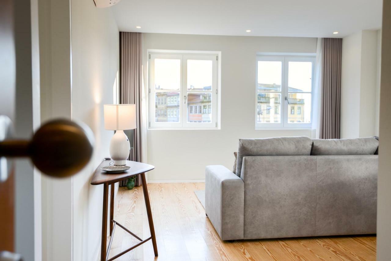 Blue House Porto Apartments - Parking Екстер'єр фото