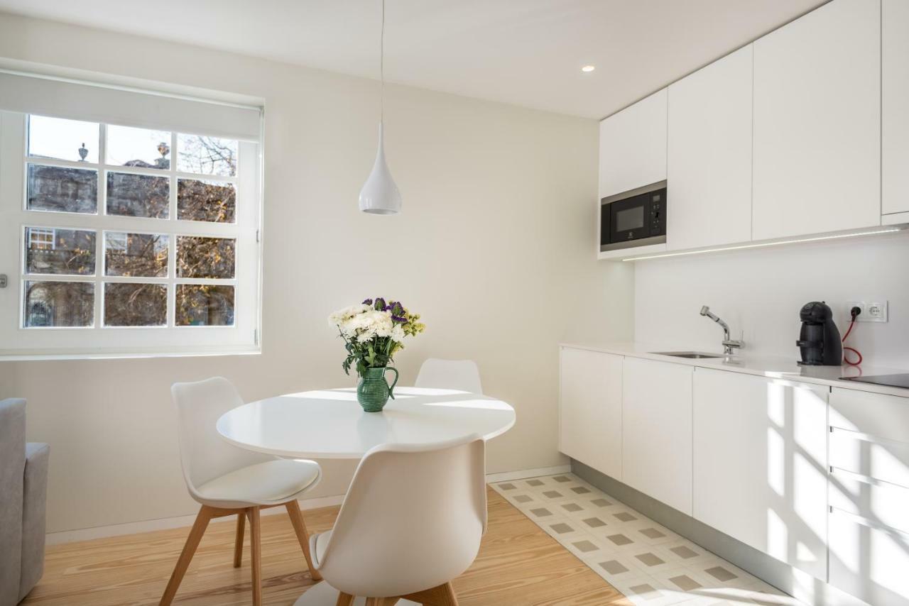 Blue House Porto Apartments - Parking Екстер'єр фото