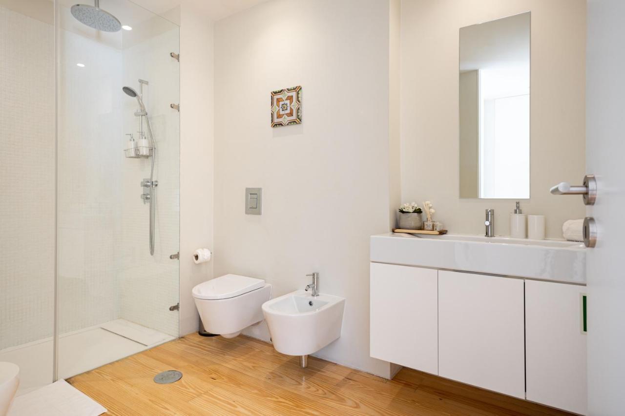 Blue House Porto Apartments - Parking Екстер'єр фото